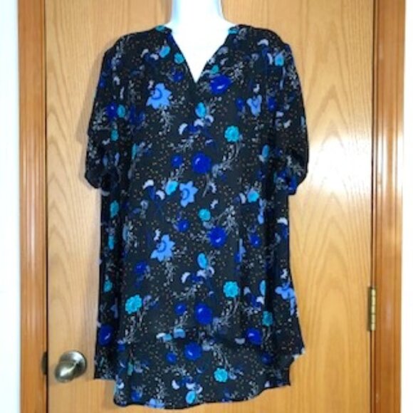 NWOT Torrid Floral Plus Blouse Tunic Blue on Black Cap Sleeves V Neck 3X XXXL - Picture 2 of 6